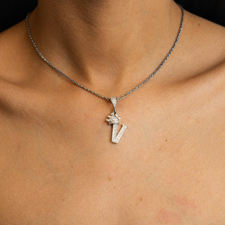 NTF WOMEN'S ROPE CHAIN WITH INITIAL V PENDANT