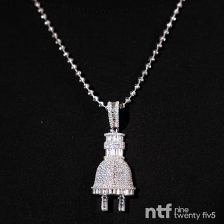 Moon Cut Chain with Plug Pendant – White (3mm)